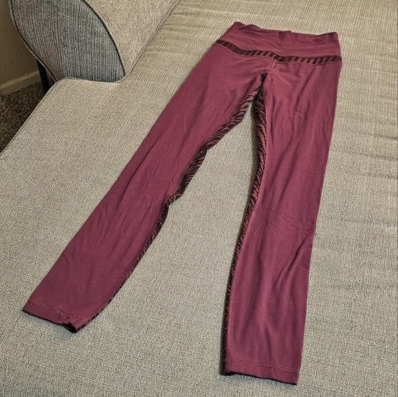 Lululemon Athletica Dark Pink Black Yoga Gym Athleisure Leggings Size 2 - Picture 2 of 7